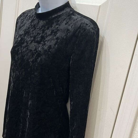 FOREVER 21 BLACK DRESS SZ MEDIUM HIGH NECK LONG SLEEVE MINI SLIT SIDE VELVET - Picture 4 of 11